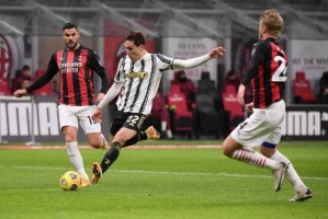  AC米兰中场引援锁定镰田大地，转会费达800万  