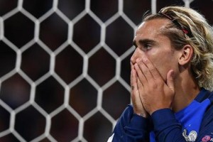  图卢兹主场十人应战，顽强逼平领头羊巴黎  