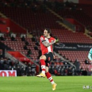  曼联遭遇黑色三分钟，防线崩溃不敌纽卡  