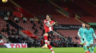  曼联遭遇黑色三分钟，防线崩溃不敌纽卡  