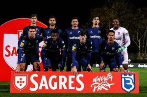  尤文锋霸弗拉霍维奇染红，十人应战不敌蓝鹰  