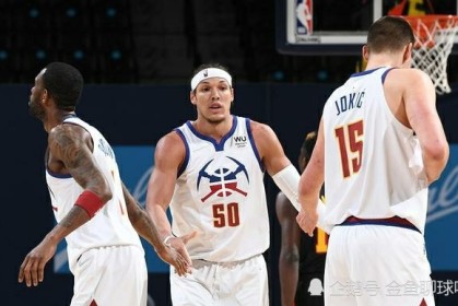  约基奇统治内线掘金主场轻取独行侠  