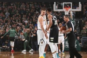  约基奇蝉联常规赛MVP创中锋历史纪录  