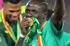  法甲出现史诗级乌龙球，后卫自摆乌龙绝杀自家  