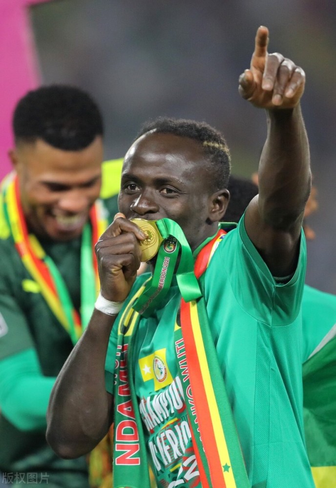  法甲出现史诗级乌龙球，后卫自摆乌龙绝杀自家  